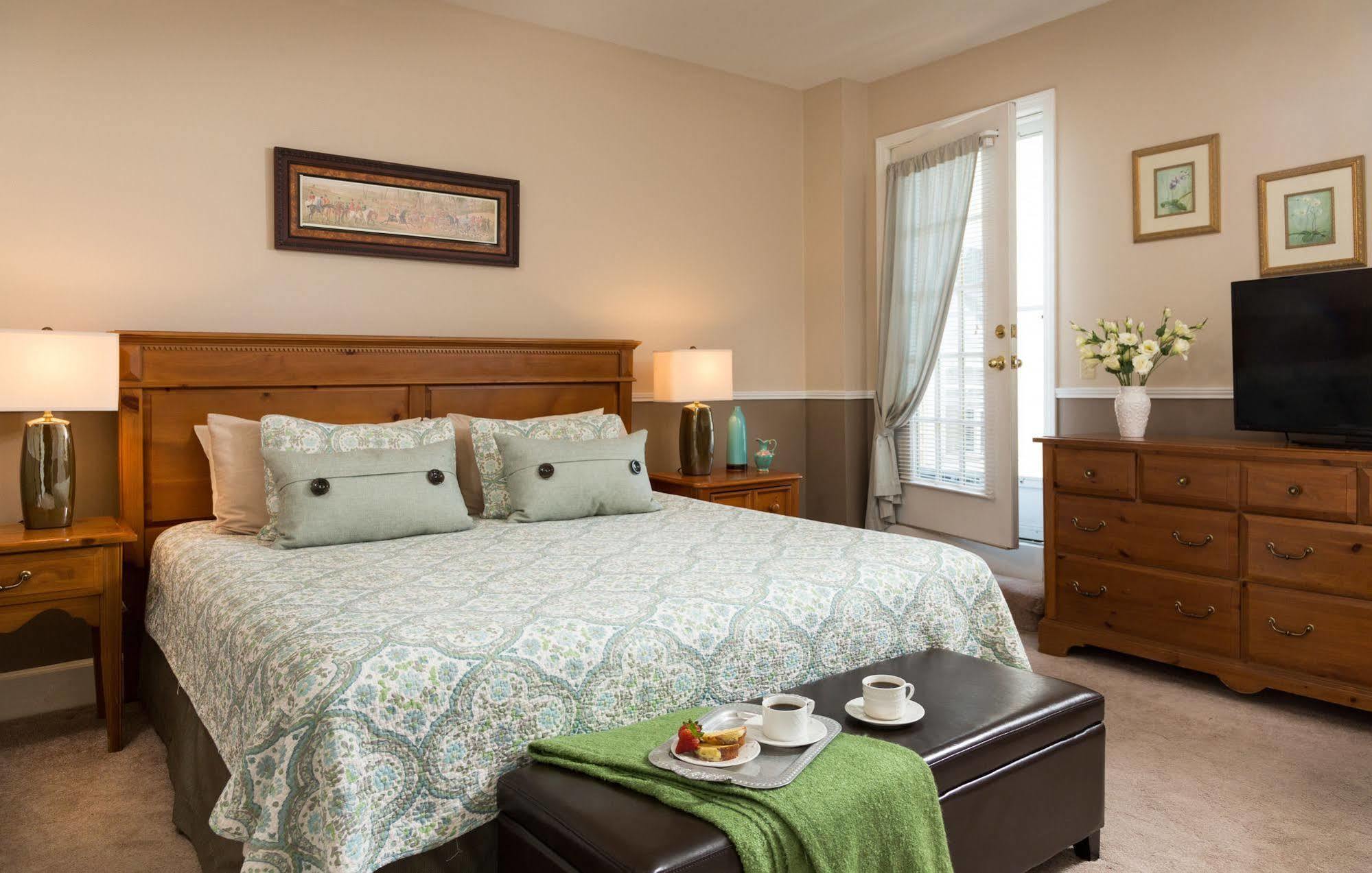 Beech Tree Inn And Cottage 뉴포트 외부 사진