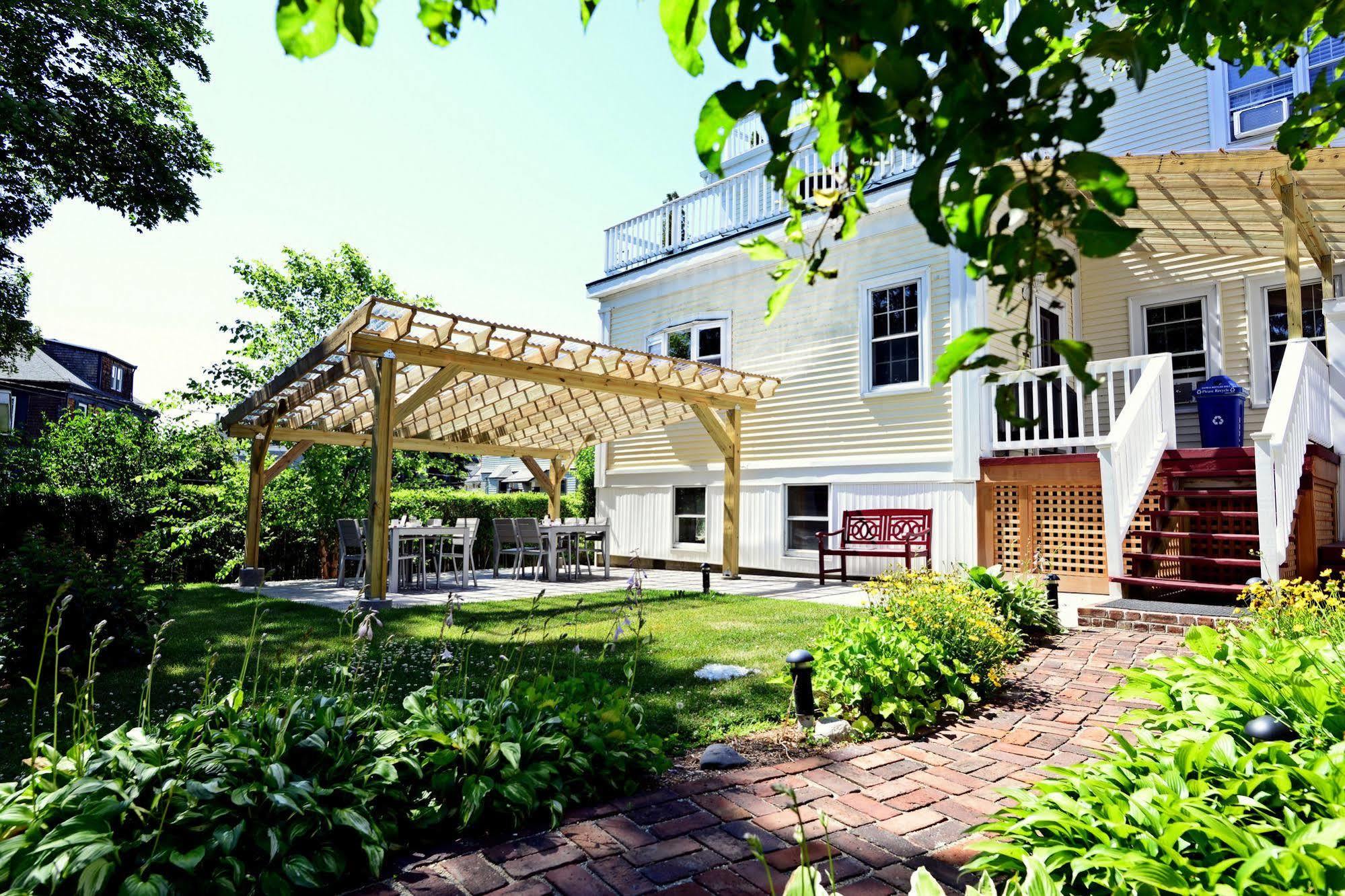 Beech Tree Inn And Cottage 뉴포트 외부 사진